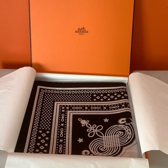 Hermès Silk Bandanna Brandebourghs NWT - Picture 2 of 7
